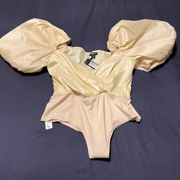 Pretty Little Thing Plus Cream Extreme Puff Sleeve Bodysuit Size:12 - Picture 3 of 8